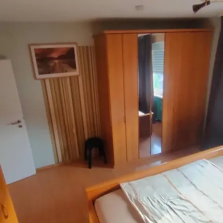 Apartamento Apartment / Ferienwohnung für 3 bis 4 Gäste Lohfelden