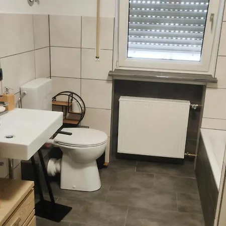 Apartamento Apartment / Ferienwohnung für 3 bis 4 Gäste Lohfelden